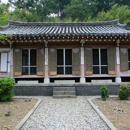 Goseong Choi Pilgan'S Old House Hotel Екстериор снимка