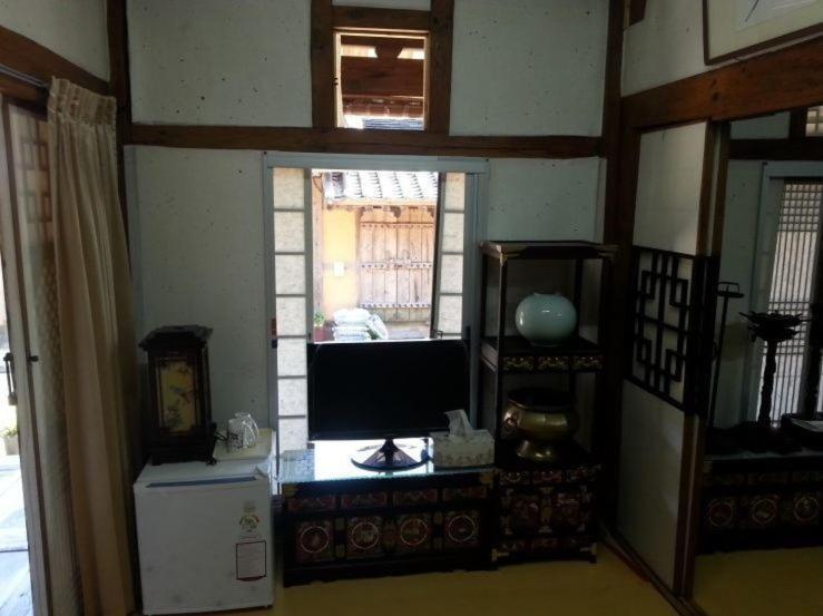 Goseong Choi Pilgan'S Old House Hotel Стая снимка