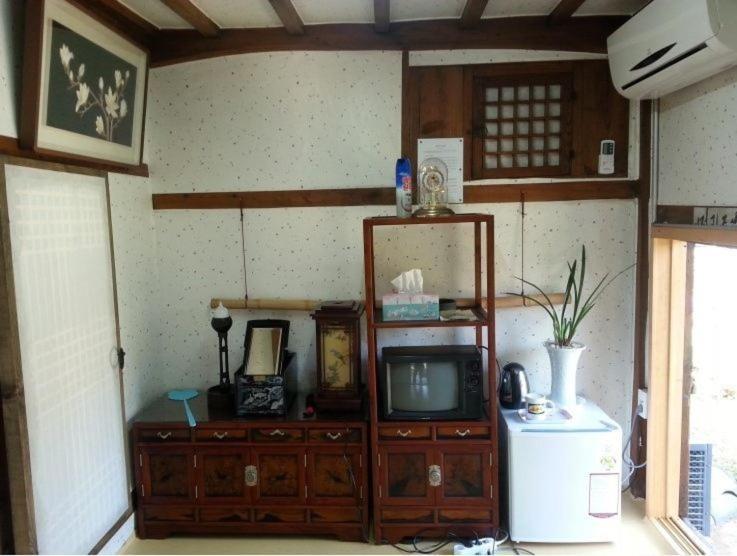Goseong Choi Pilgan'S Old House Hotel Стая снимка