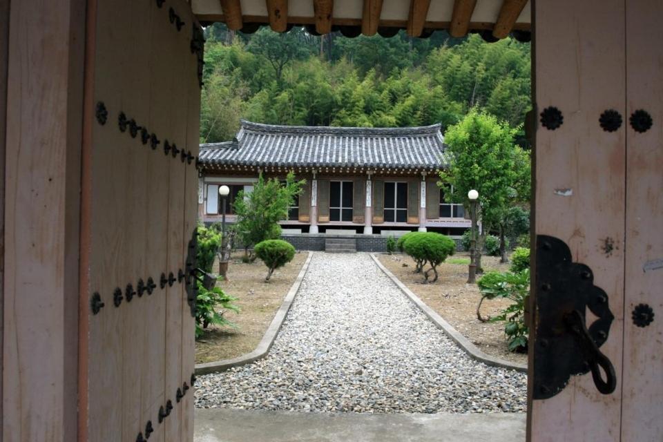 Goseong Choi Pilgan'S Old House Hotel Екстериор снимка