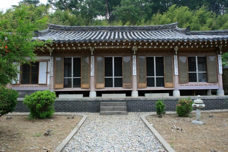 Goseong Choi Pilgan'S Old House Hotel Екстериор снимка