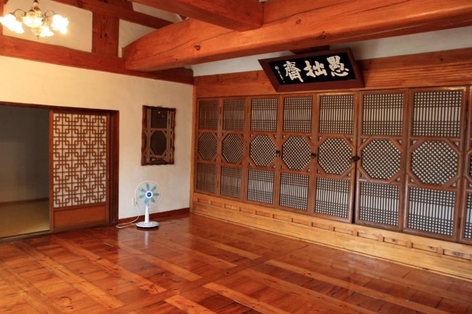 Goseong Choi Pilgan'S Old House Hotel Екстериор снимка